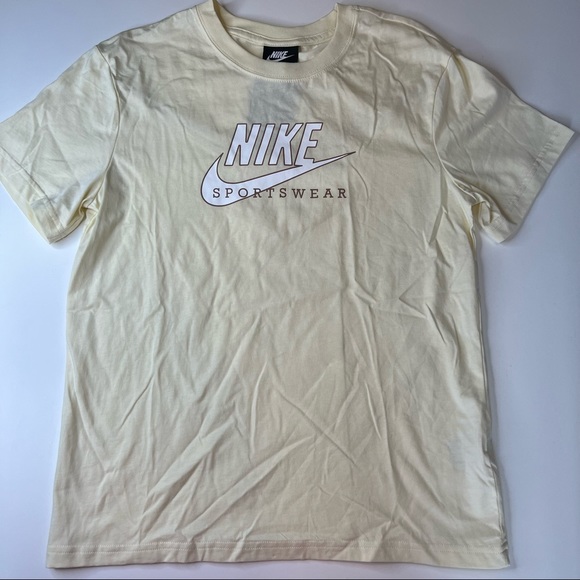 NIKE Pale Yellow Signature Tee Shirt, Short Sleeve, Chevron Stripe Back, NWT!! - Picture 3 of 13